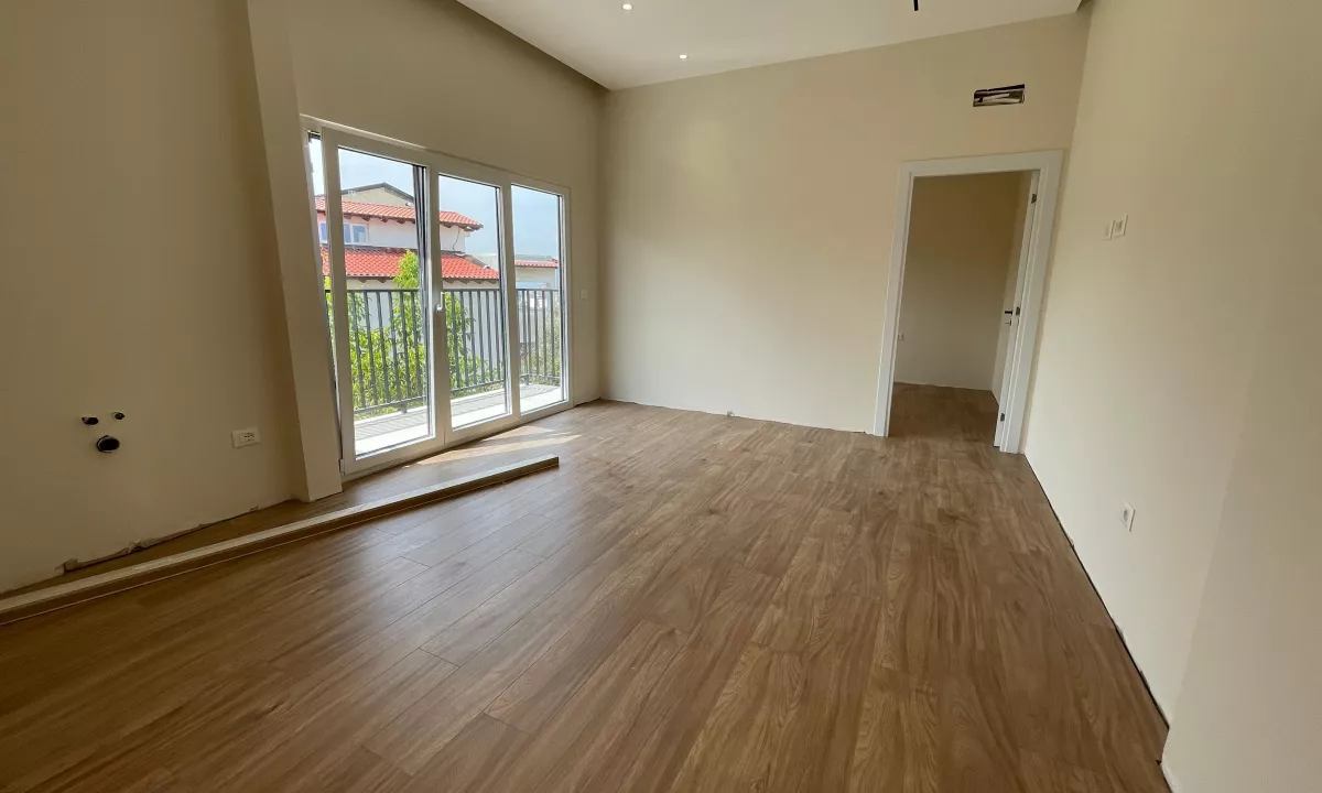 Shtepi ne shitje Apartament ne Tirane, 1+1, Mobilimi Bosh, pa mobiluar, Pagesa 91,443  Euro.