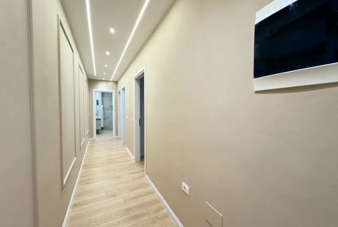 Shtepi ne shitje Apartament ne Tirane, 2+1, Mobilimi E mobiluar, Pagesa 250,000  Euro.
