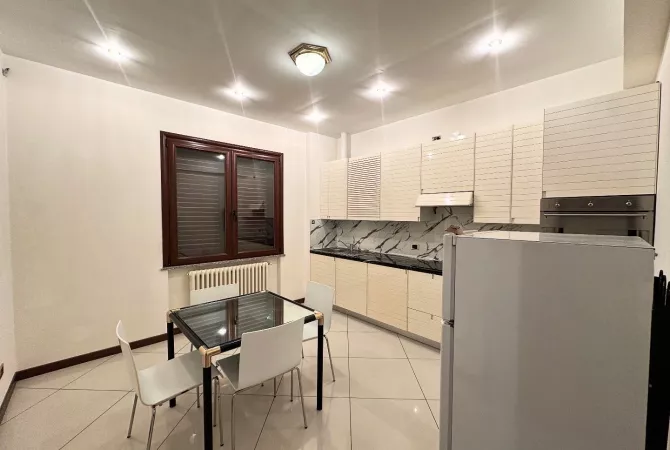 Appartamento in affitto a Tirana 1+1, Arredato