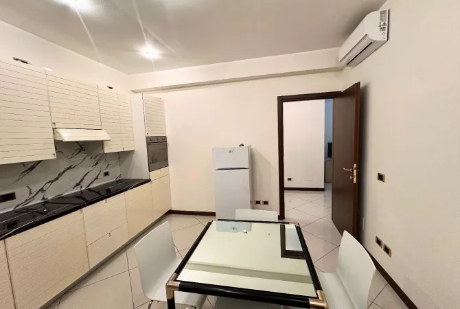 Appartamento in affitto a Tirana 1+1, Arredato