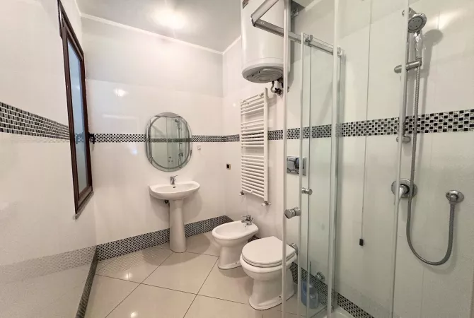 Appartamento in affitto a Tirana 1+1, Arredato