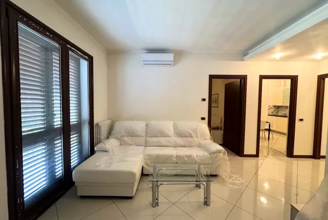 Appartamento in affitto a Tirana 1+1, Arredato