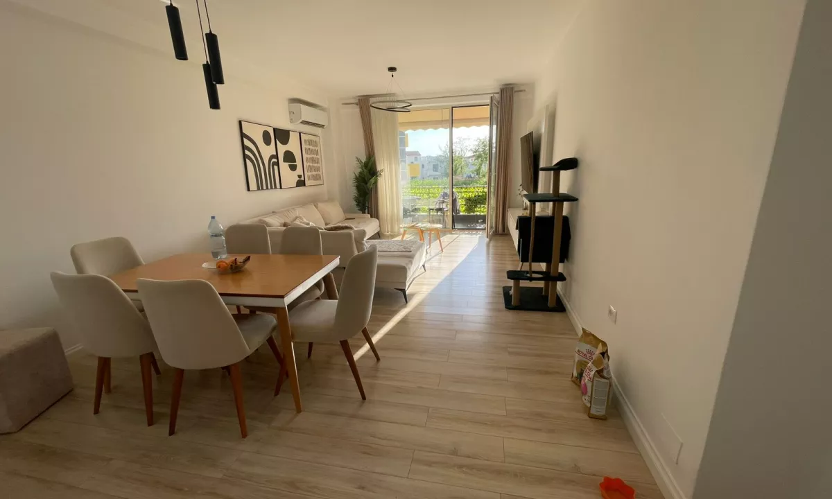 Shtepi ne shitje Apartament ne Tirane, 2+1, Mobilimi E mobiluar, Pagesa 140,000  Euro.