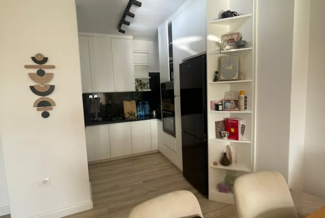 Shtepi ne shitje Apartament ne Tirane, 2+1, Mobilimi E mobiluar, Pagesa 140,000  Euro.