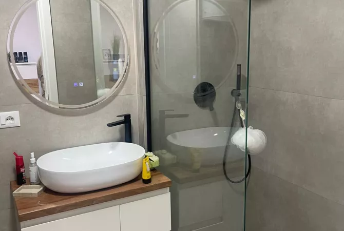 Shtepi ne shitje Apartament ne Tirane, 2+1, Mobilimi E mobiluar, Pagesa 140,000  Euro.