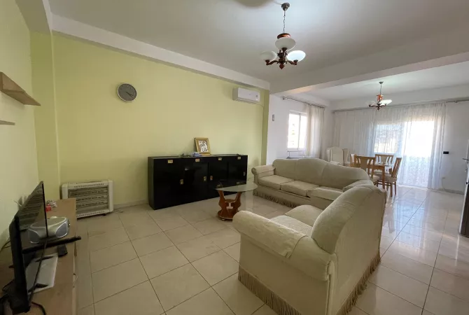 Appartamento in affitto a Tirana 2+1, Arredato