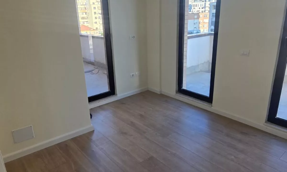 Shtepi ne shitje Apartament ne Tirane, 2+1, Mobilimi Bosh, pa mobiluar, Pagesa 320,000  Euro.