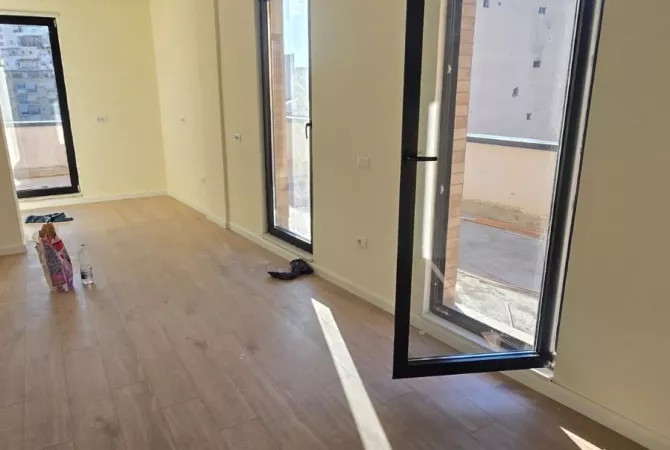 Shtepi ne shitje Apartament ne Tirane, 2+1, Mobilimi Bosh, pa mobiluar, Pagesa 320,000  Euro.