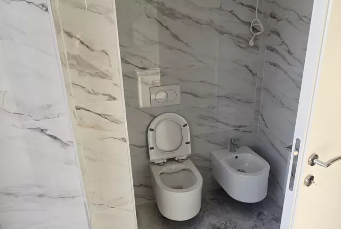 Shtepi ne shitje Apartament ne Tirane, 2+1, Mobilimi Bosh, pa mobiluar, Pagesa 320,000  Euro.