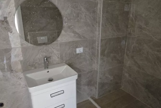 Shtepi ne shitje Apartament ne Tirane, 2+1, Mobilimi Bosh, pa mobiluar, Pagesa 320,000  Euro.