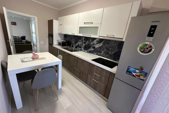 Shtepi me qera Apartament ne Tirane, 3+1, Mobilimi E mobiluar, Pagesa 1,300  Euro.