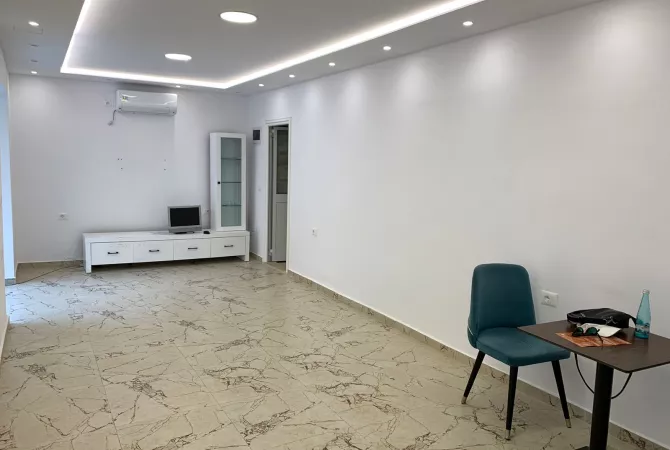 Business Property for Rent 1+1 in Tirana - 1,100 Euro
