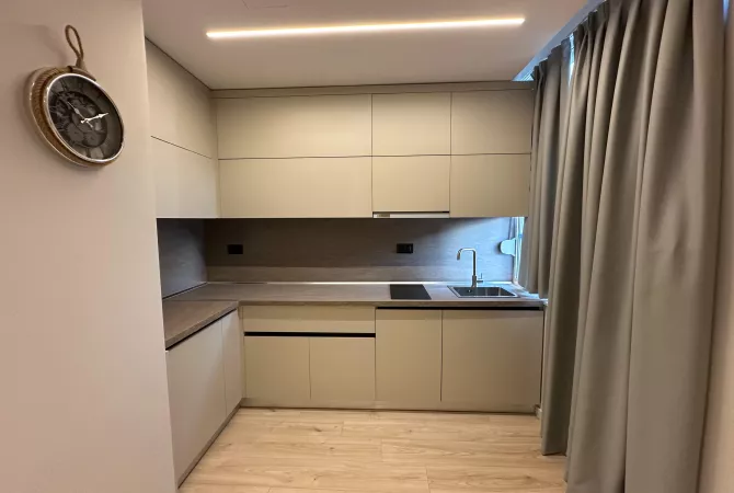 Shtepi ne shitje Apartament ne Tirane, 1+1, Mobilimi E mobiluar, Pagesa 365,000  Euro.
