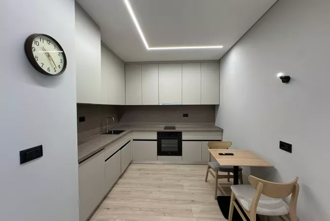 Shtepi ne shitje Apartament ne Tirane, 1+1, Mobilimi E mobiluar, Pagesa 365,000  Euro.