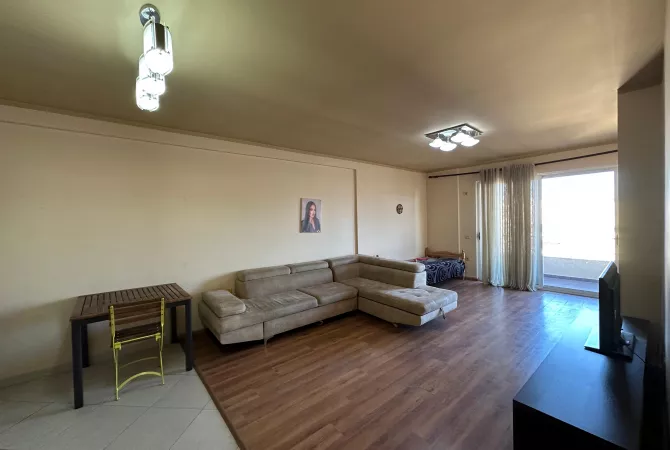 Shtepi ne shitje Apartament ne Tirane, 2+1, Mobilimi E mobiluar, Pagesa 144,000  Euro.