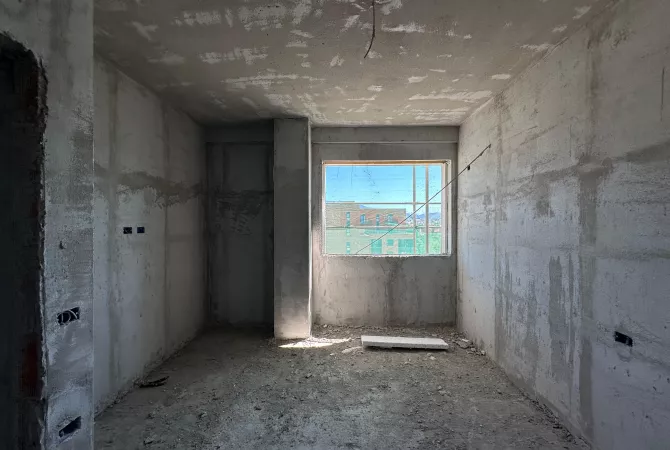 Shtepi ne shitje Apartament ne Tirane, 2+1, Mobilimi Bosh, pa mobiluar, Pagesa 110,000  Euro.