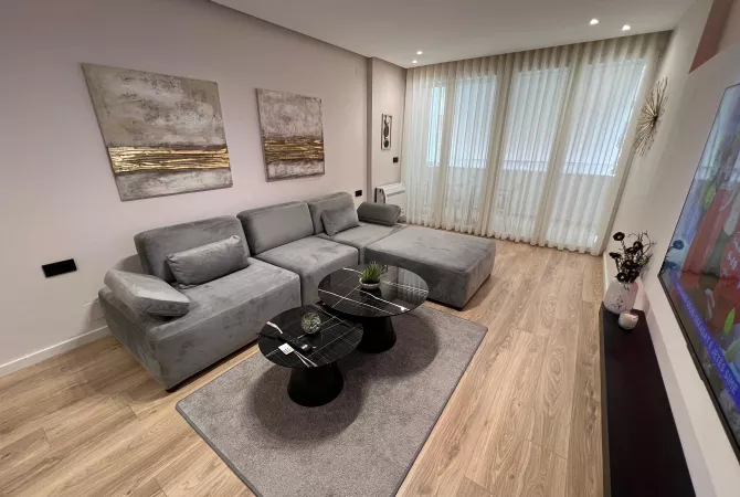 Apartament 2+1 per qira tek Ish Ekspozita. 