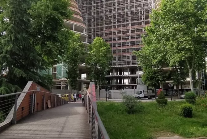 Shtepi ne shitje Apartament ne Tirane, 2+1, Mobilimi Bosh, pa mobiluar, Pagesa 651,000  Euro.