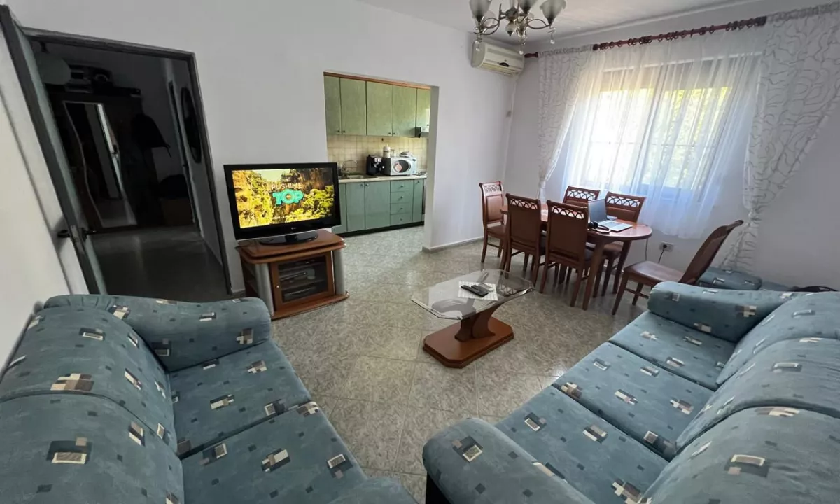 Shtepi ne shitje Apartament ne Tirane, 1+1, Mobilimi Bosh, pa mobiluar, Pagesa 100,000  Euro.