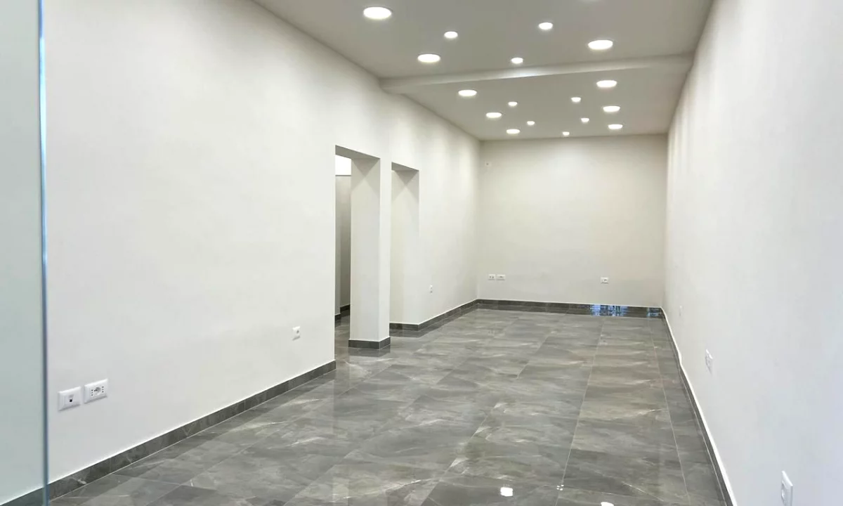 Ambient biznesi per shitje tek Stadiumi Dinamo/Rr.Sulejman Delvina.