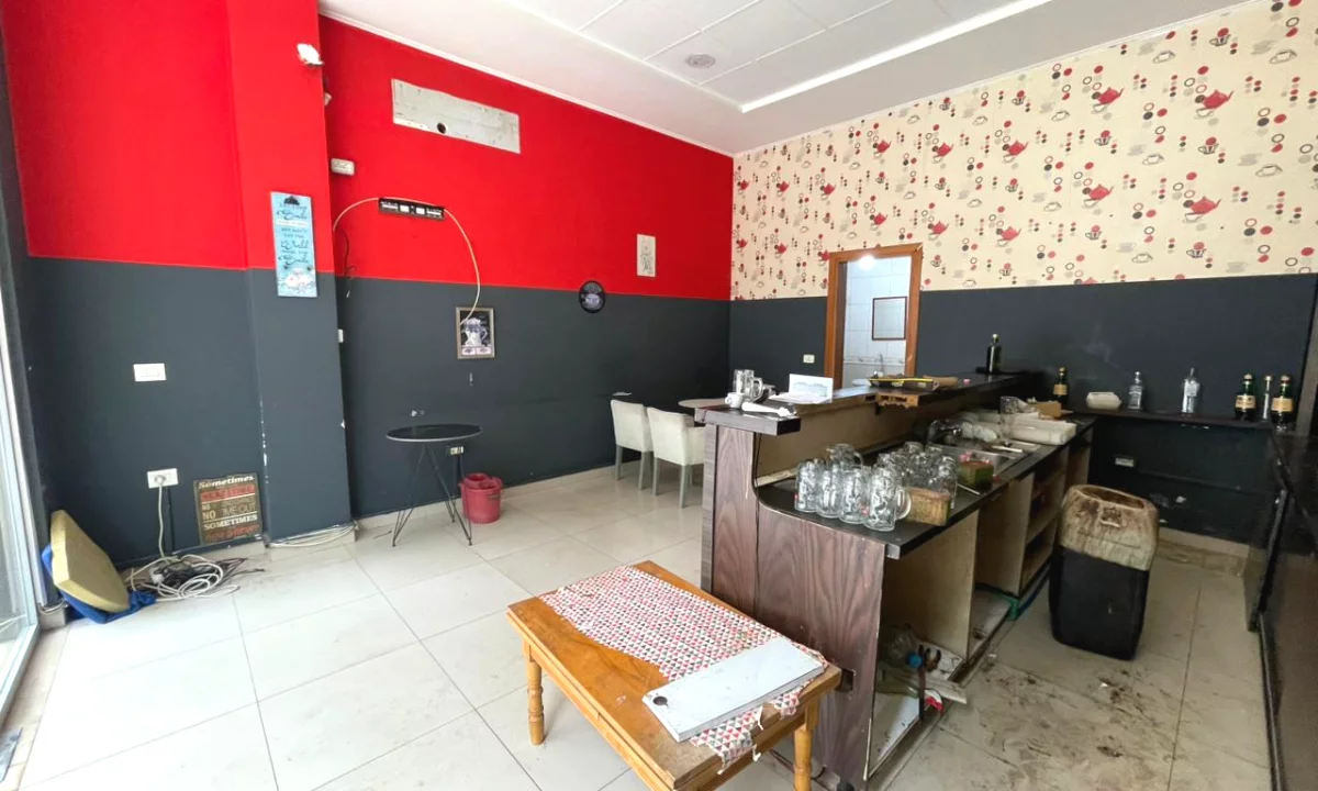 Ambient Biznesi per qira tek Kristal Center. 