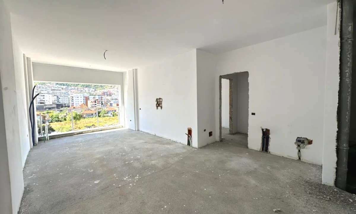 Shtepi ne shitje Apartament ne Tirane, 1+1, Mobilimi Bosh, pa mobiluar, Pagesa 215,000  Euro.