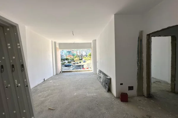Shtepi ne shitje Apartament ne Tirane, 1+1, Mobilimi Bosh, pa mobiluar, Pagesa 215,000  Euro.
