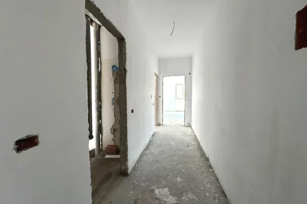 Shtepi ne shitje Apartament ne Tirane, 1+1, Mobilimi Bosh, pa mobiluar, Pagesa 215,000  Euro.