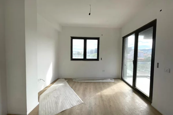 Shtepi ne shitje Apartament ne Tirane, 2+1, Mobilimi Bosh, pa mobiluar, Pagesa 188,700  Euro.