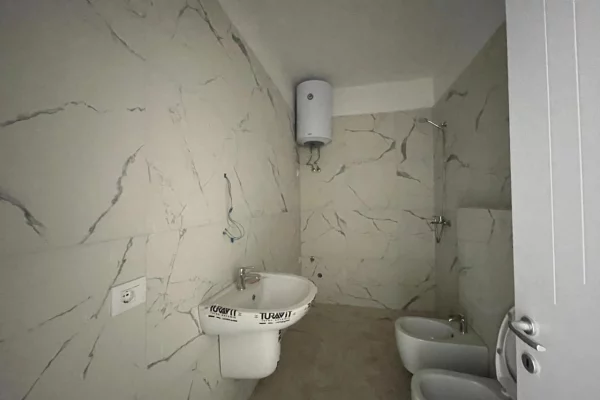 Shtepi ne shitje Apartament ne Tirane, 2+1, Mobilimi Bosh, pa mobiluar, Pagesa 188,700  Euro.