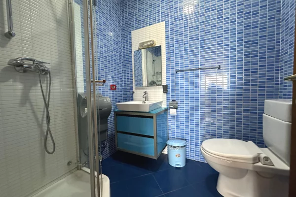 Ambient zyre per qira tek Rruga e Dibres. 