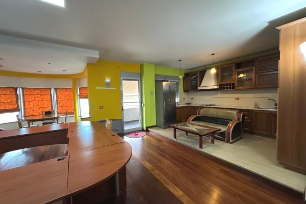 Ambient zyre per qira tek Rruga e Dibres. 