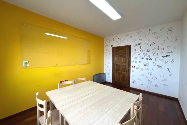 Ambient zyre per qira tek Rruga e Dibres. 