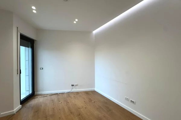 Ambient zyre per qira tek Bulevardi Zogu i Pare. 