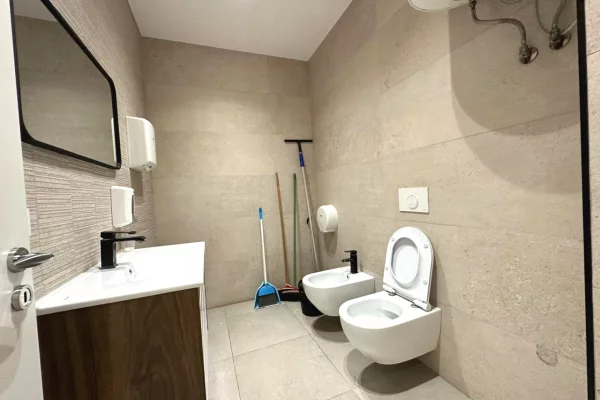 Ambient zyre per qira tek Bulevardi Zogu i Pare. 