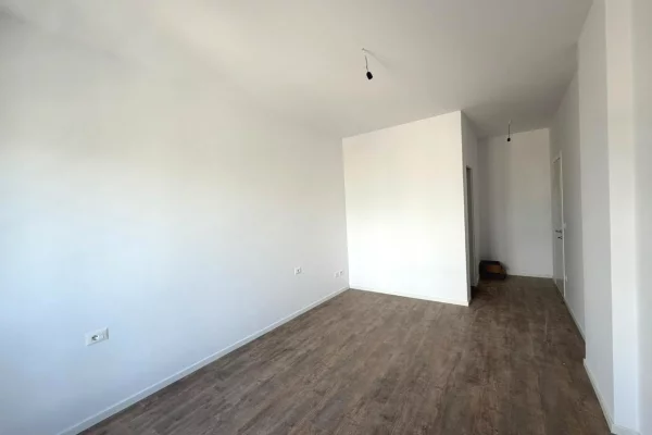 Shtepi ne shitje Apartament ne Tirane, 2+1, Mobilimi Bosh, pa mobiluar, Pagesa 91,800  Euro.