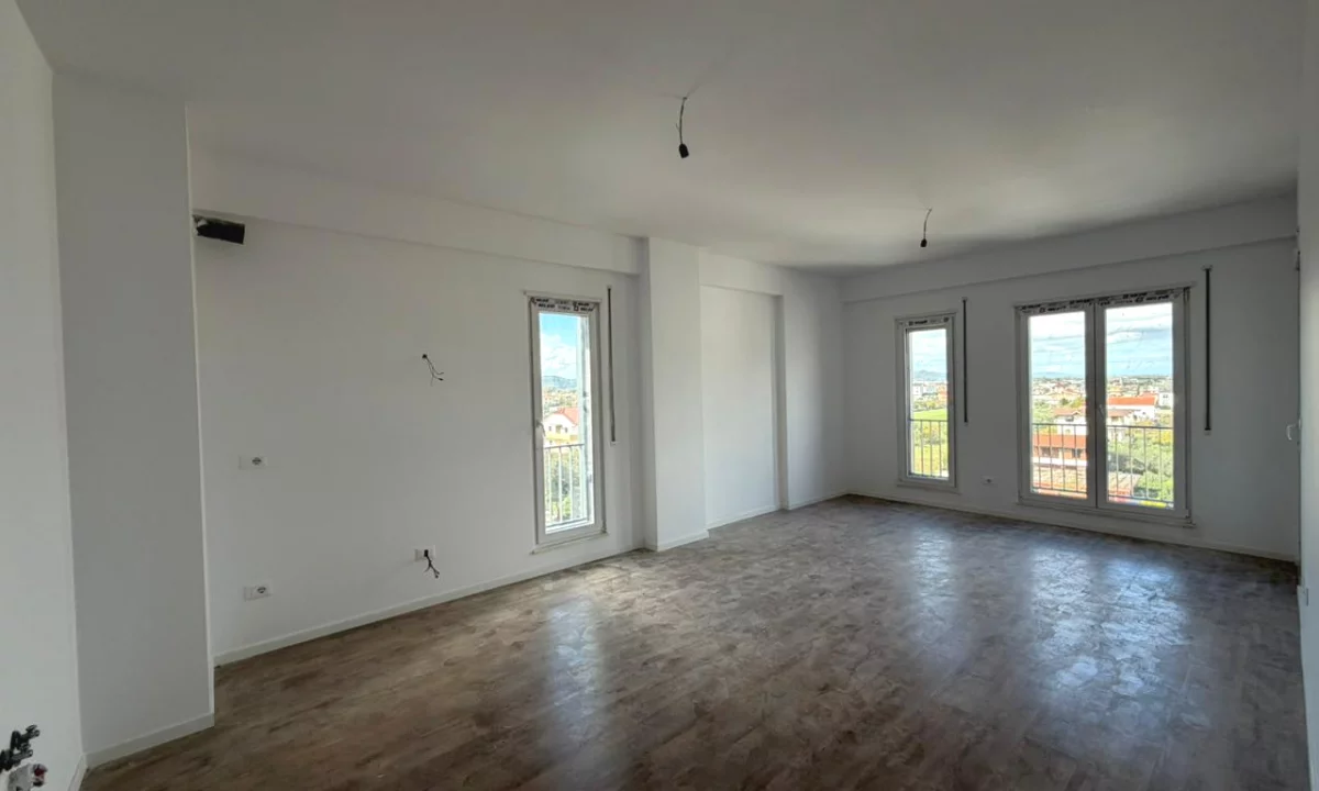 Shtepi ne shitje Apartament ne Tirane, 2+1, Mobilimi Bosh, pa mobiluar, Pagesa 91,800  Euro.