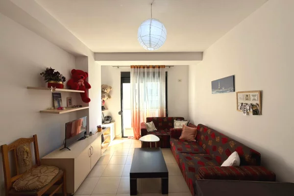 Apartament 1+1 per shitje prane Hotel Roland. 