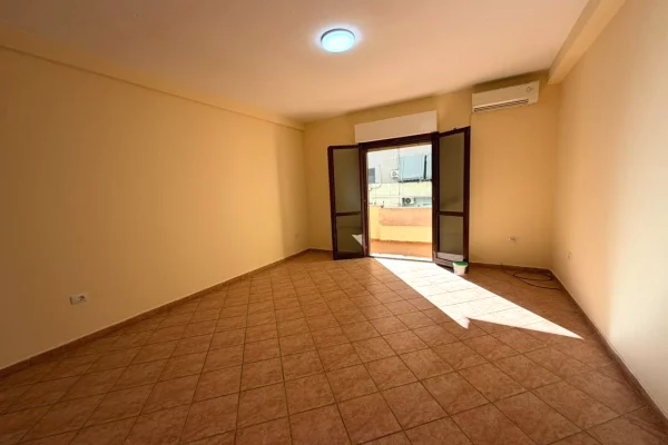 Business Property for Rent 3+1 in Tirana - 70,000 Leke