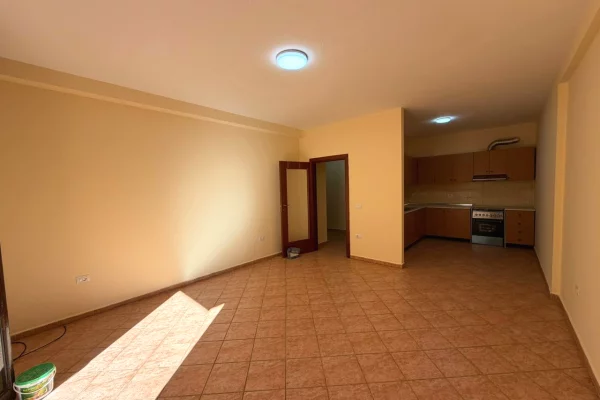 Business Property for Rent 3+1 in Tirana - 70,000 Leke