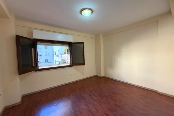 Ambient zyre per qira tek Komuna e Parisit. 