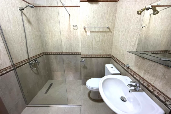 Ambient zyre per qira tek Komuna e Parisit. 