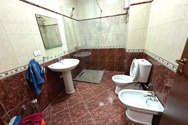 Ambient zyre per qira tek Komuna e Parisit. 