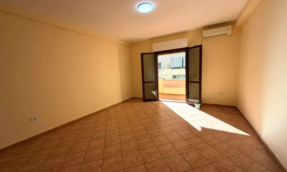 Ambient zyre per qira tek Komuna e Parisit. 