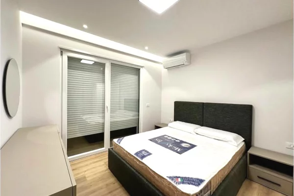 Shtepi me qera Apartament ne Tirane, 2+1, Mobilimi E mobiluar, Pagesa 950  Euro.