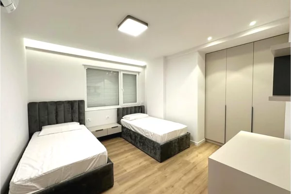 Shtepi me qera Apartament ne Tirane, 2+1, Mobilimi E mobiluar, Pagesa 950  Euro.