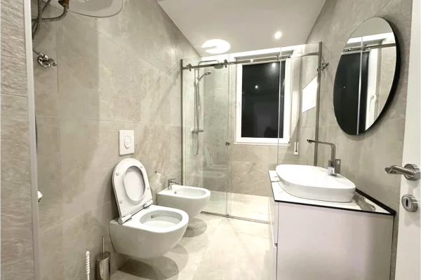 Shtepi me qera Apartament ne Tirane, 2+1, Mobilimi E mobiluar, Pagesa 950  Euro.