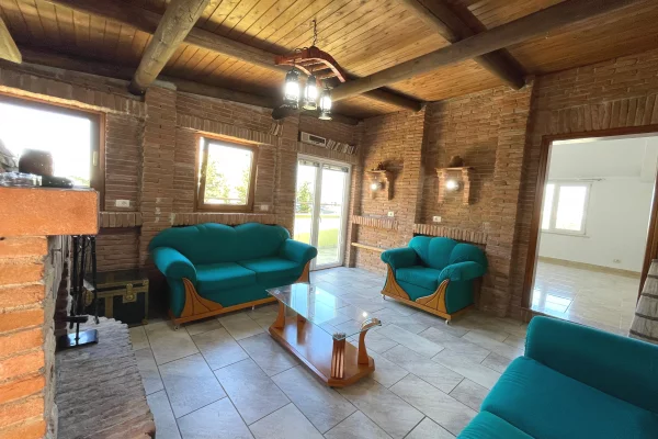 Apartament 3+1 per shitje tek Liqeni i Thate.