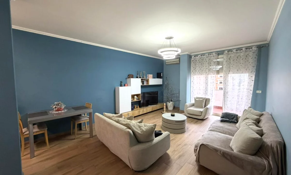 Shtepi ne shitje Apartament ne Tirane, 2+1, Mobilimi E mobiluar, Pagesa 275,000  Euro.