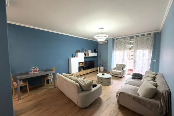 Apartament 2+1 per shitje tek Kristal Center.